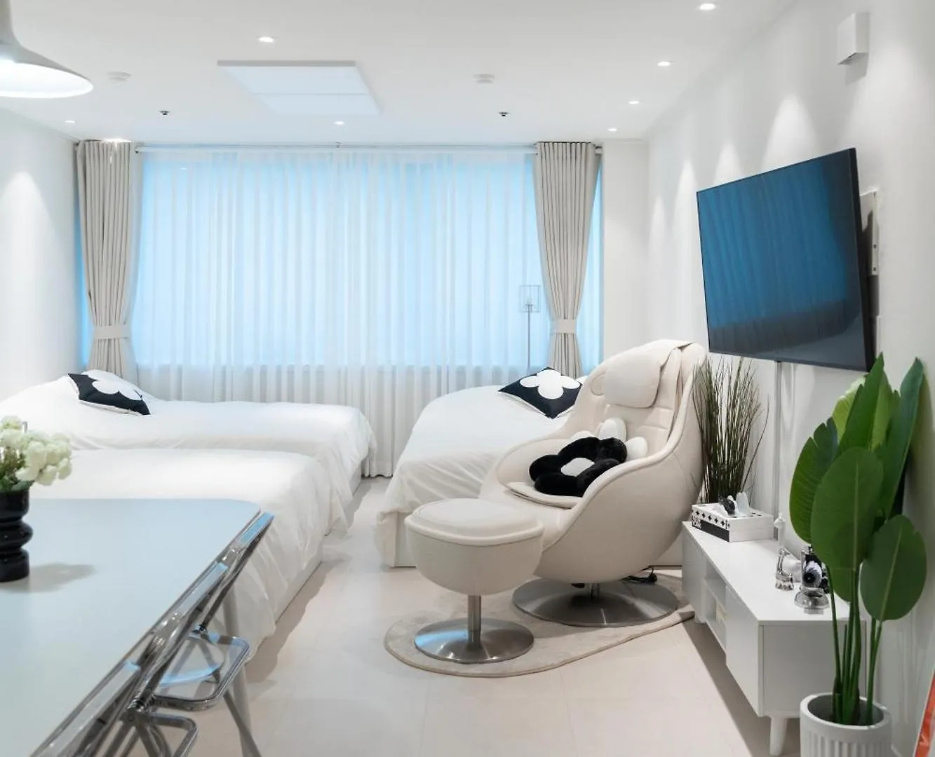 New Hongdae Stn 30Sec #Massage Chair #Netflix #Purifier V Seoul Apartment