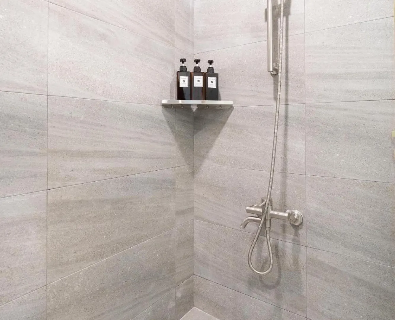 Apartment New Hongdae Stn 30Sec #Massage Chair #Netflix #Purifier V Seoul