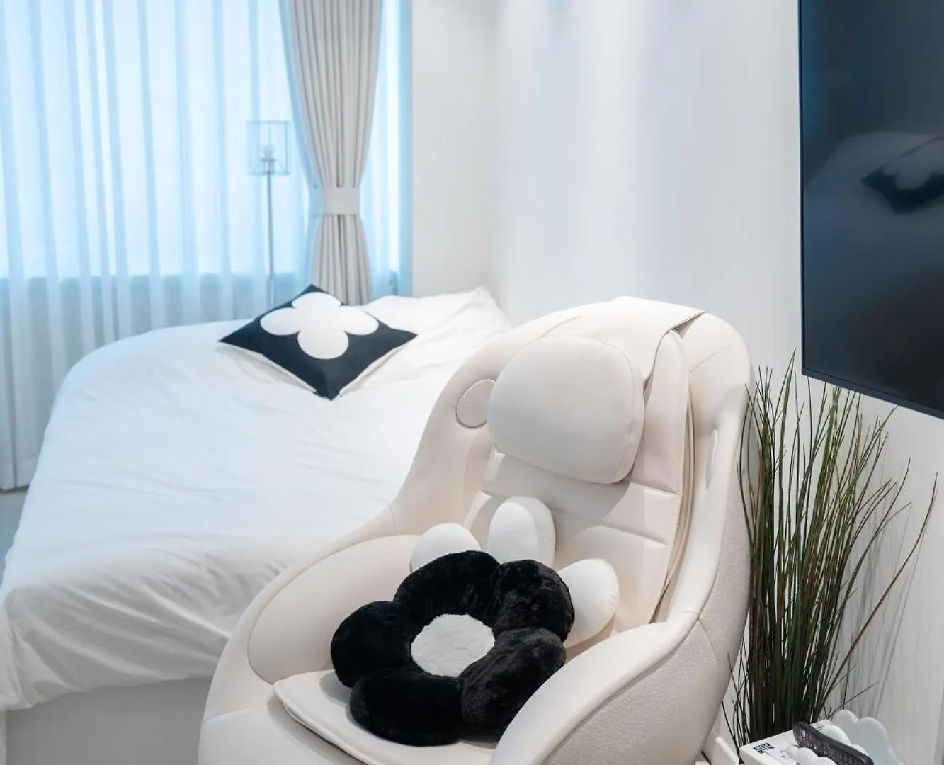 Apartment New Hongdae Stn 30Sec #Massage Chair #Netflix #Purifier V Seoul South Korea