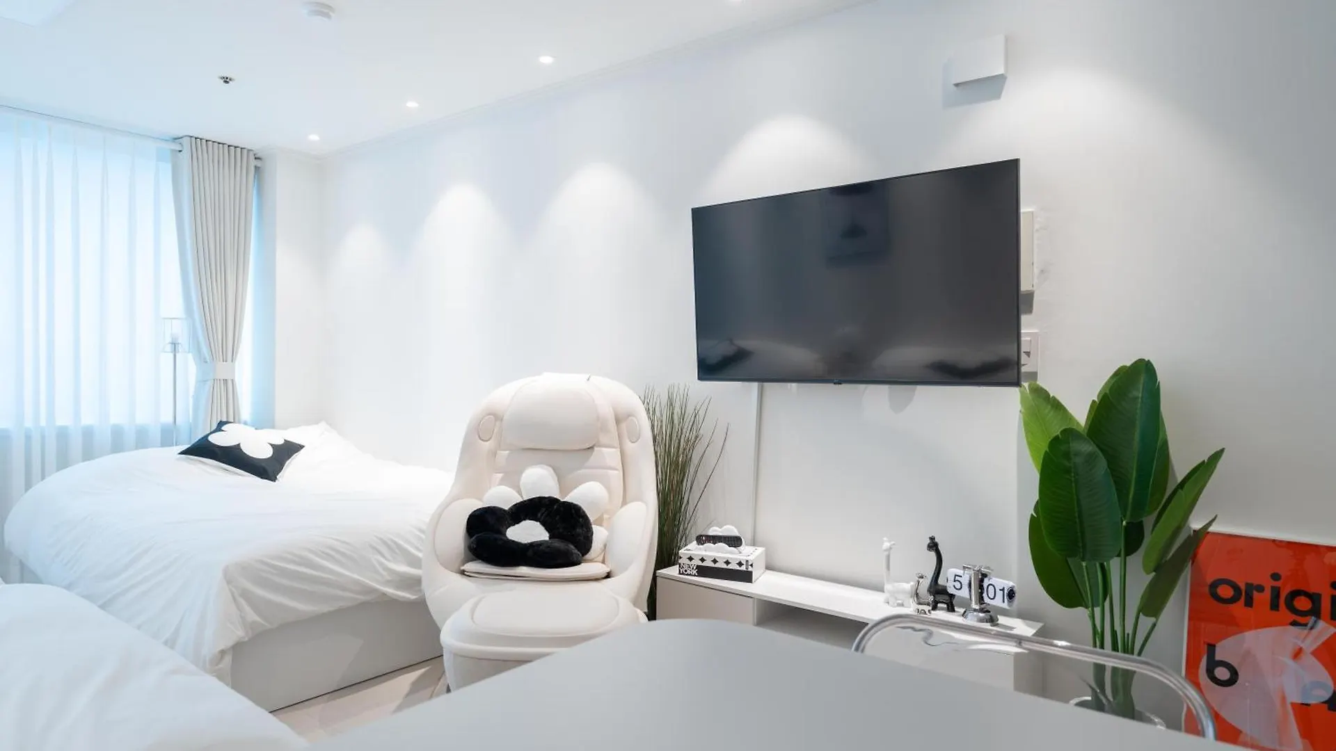 New Hongdae Stn 30Sec #Massage Chair #Netflix #Purifier V Seoul Apartment
