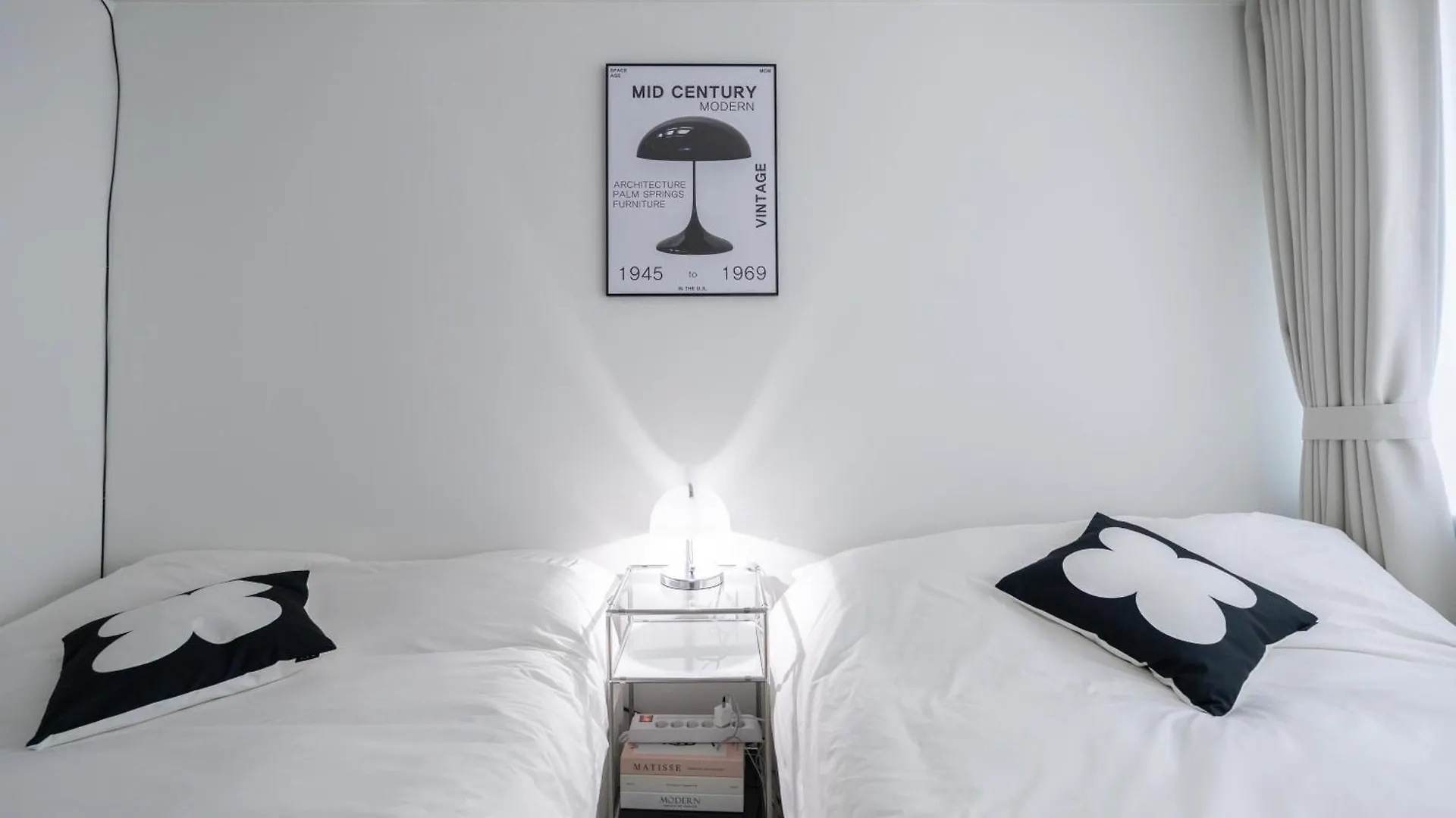 Apartment New Hongdae Stn 30Sec #Massage Chair #Netflix #Purifier V Seoul